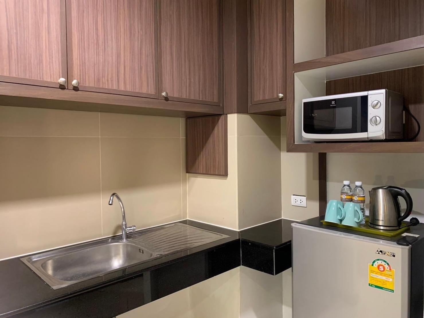 Ratana Hill Patong Aparthotel Exterior photo