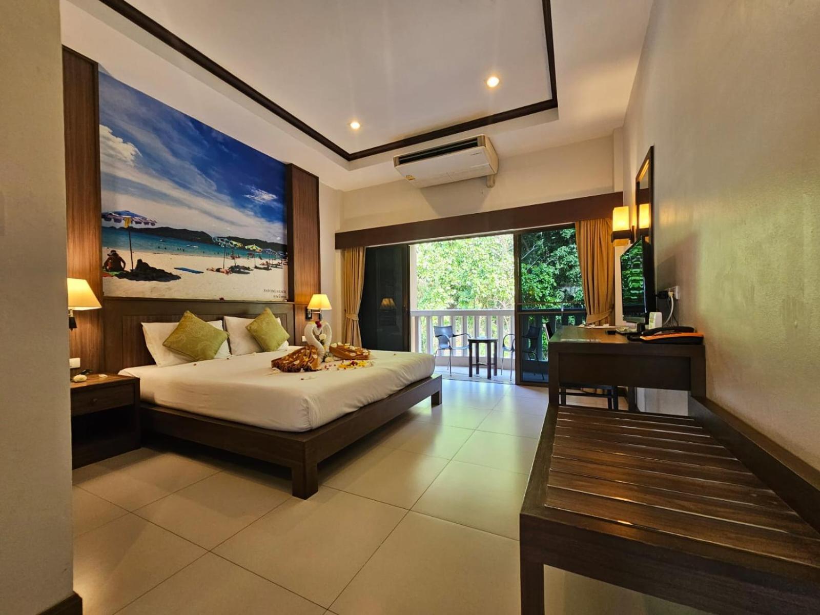 Ratana Hill Patong Aparthotel Exterior photo
