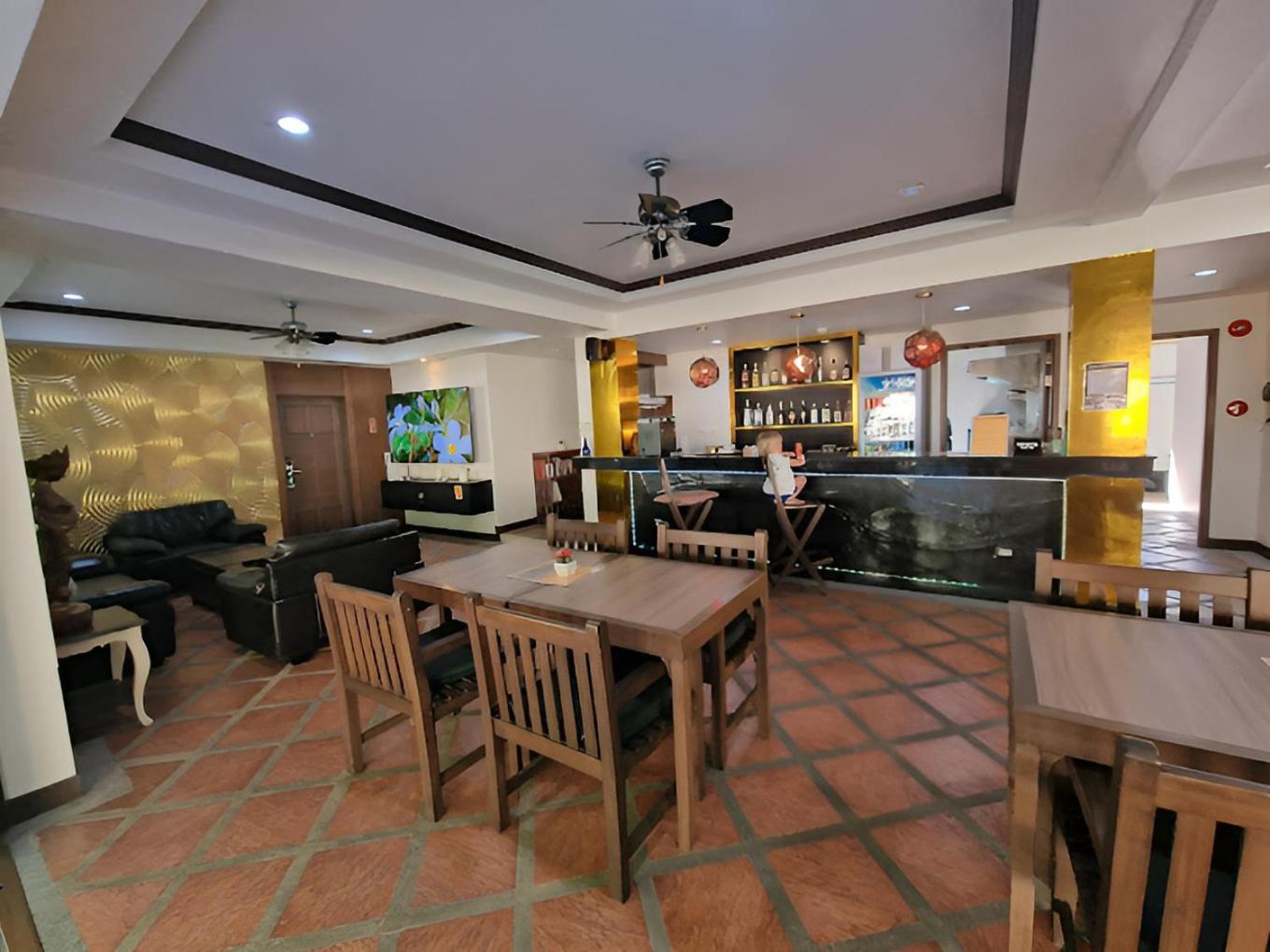 Ratana Hill Patong Aparthotel Exterior photo