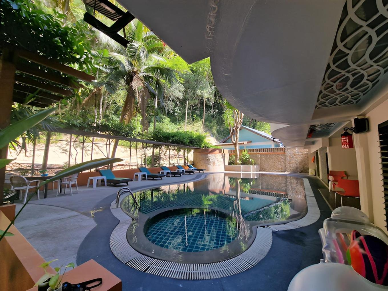 Ratana Hill Patong Aparthotel Exterior photo