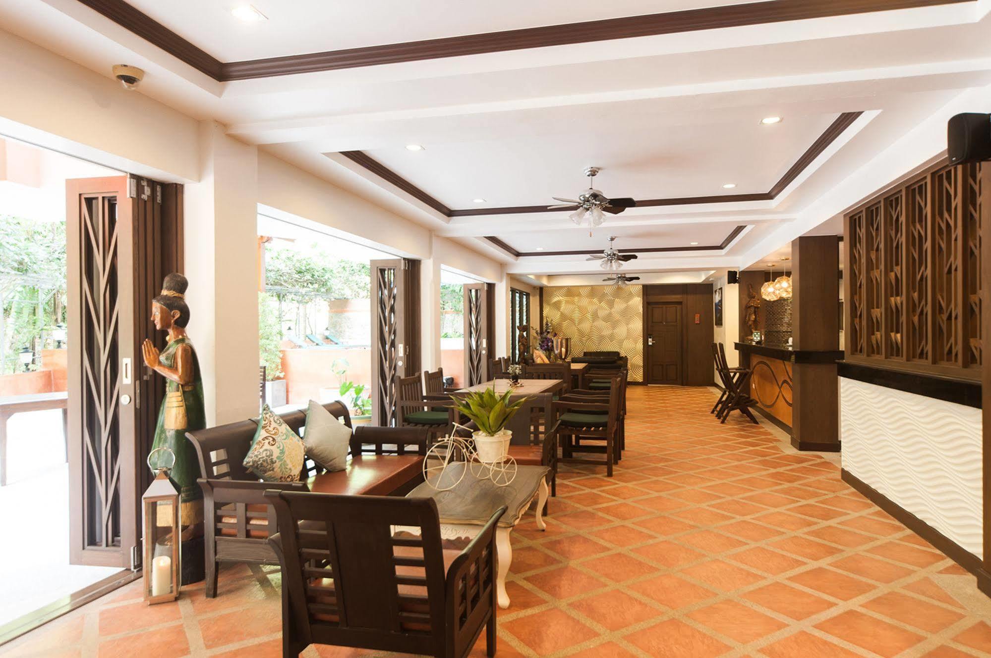 Ratana Hill Patong Aparthotel Exterior photo