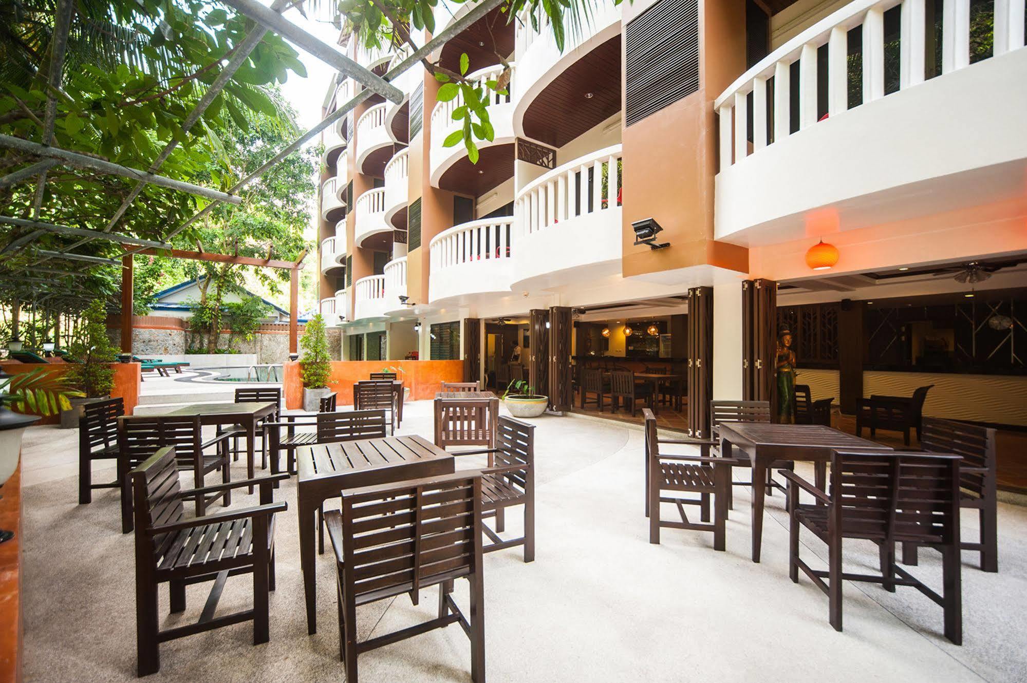 Ratana Hill Patong Aparthotel Exterior photo