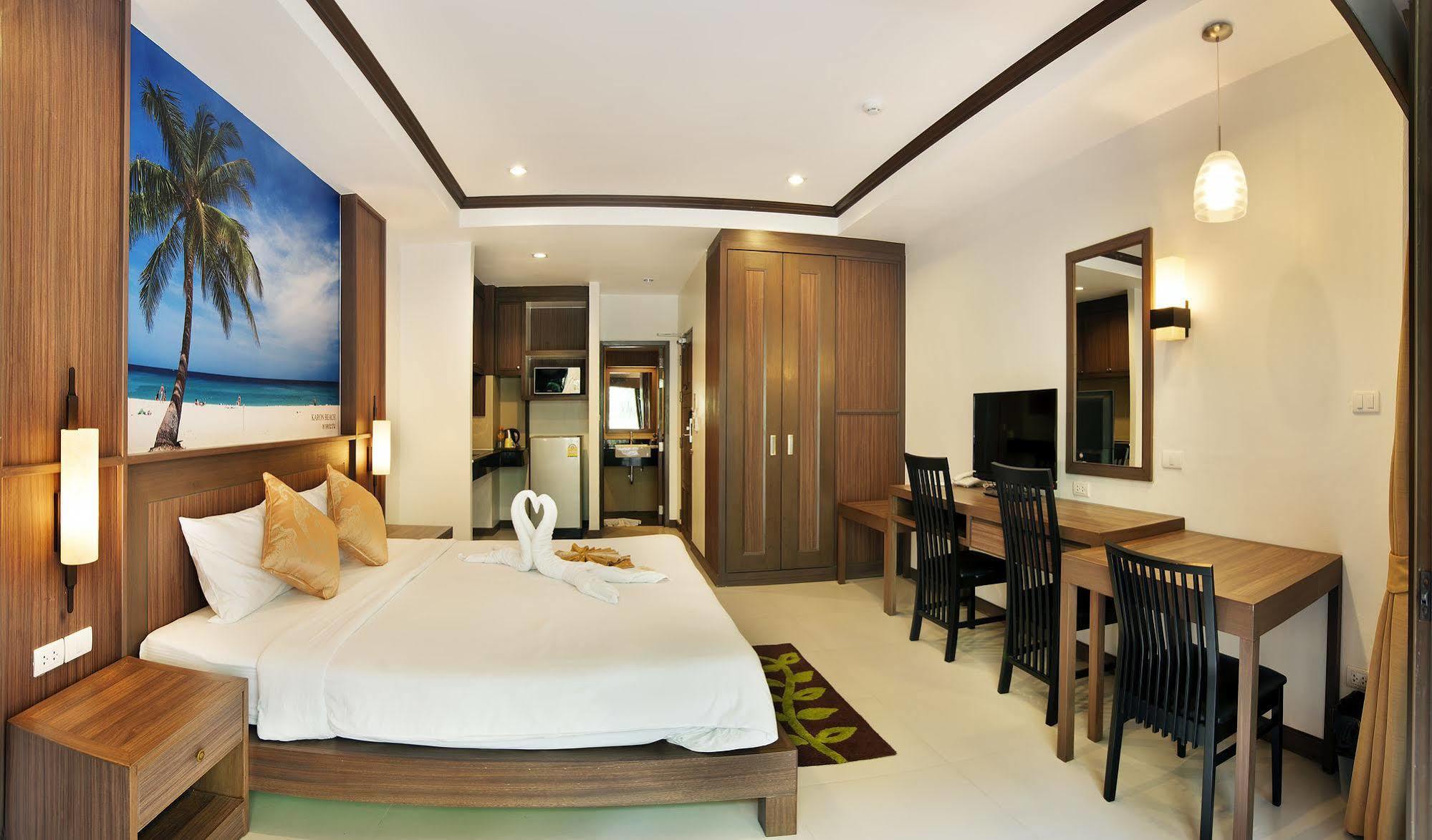 Ratana Hill Patong Aparthotel Exterior photo
